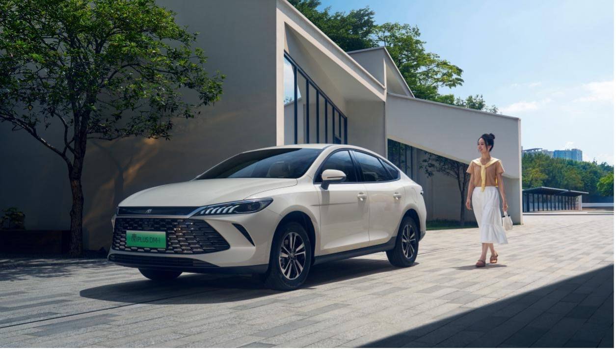 起！比亚迪第二代秦PLUS加推进取型pg电子免费模拟器全系限时698万元(图4)